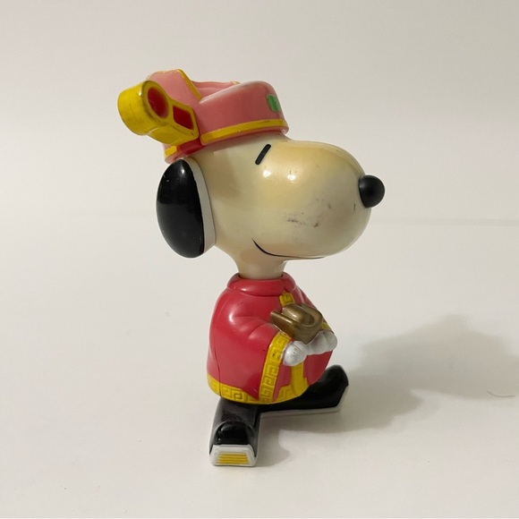 Vintage Snoopy World Tour Hong Kong Figure Toy - Picture 2 of 9